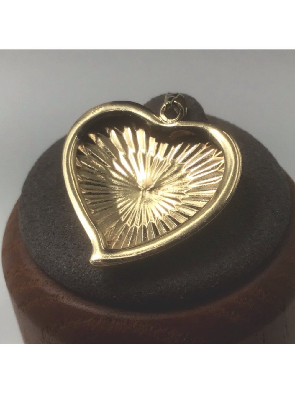 14K Yellow Gold Diamond-cut Heart Pendant 1.1 Grams 1” - Picture 3 of 9